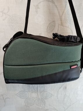 Rubbermaid Olive Green  Wine/Beer/Water Bottle Dual Carry Shoulder Bag